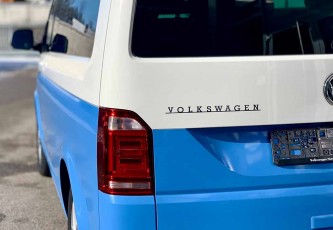 volkswagen-bulli-t6-design-vollverklebung-blau-dieklebestelle